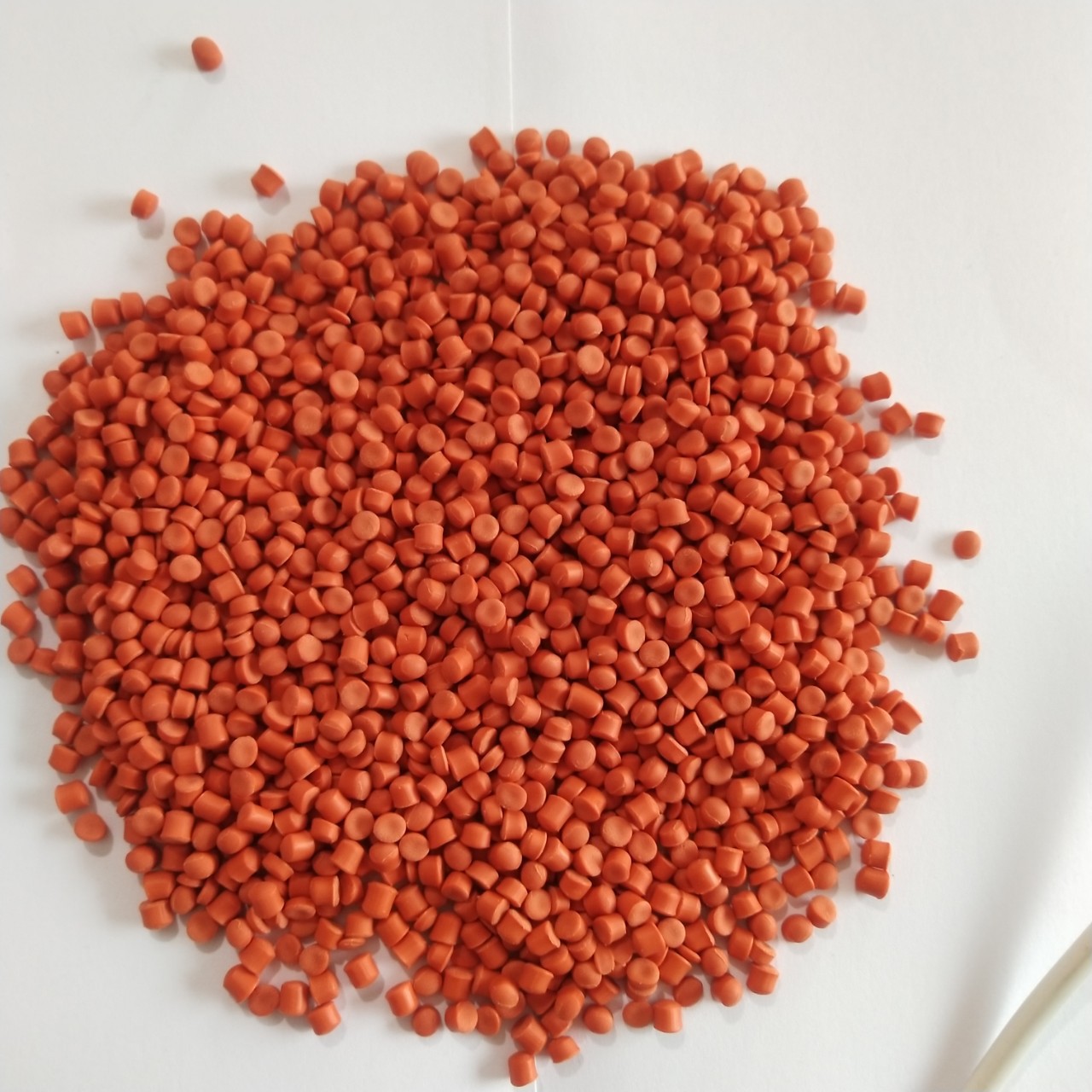 PVC塑料颗粒环保橘黄色黑色防火电线电缆护套低烟pvc无卤塑料颗粒