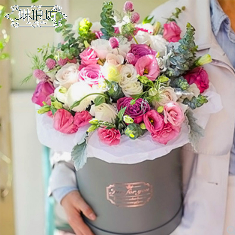 Caja creativa portátil de cubo de arreglo floral cilíndrico de gama alta Conjunto cilíndrico tres abrazo cubo flor material de embalaje