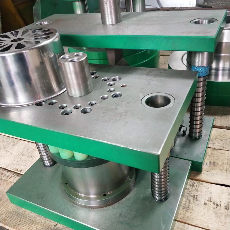 ¿Cuál es la mejor fábrica de moldes de estampado de hardware? Junhu se especializa en el procesamiento de carcasas de motores, herramientas de pulido, piezas de estampado y moldes de estirado para usted.