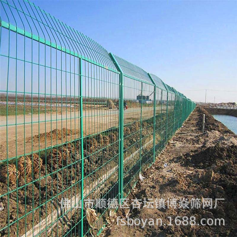厂家批发果园圈地防护网养殖铁丝围栏网护栏网绿色公路护栏