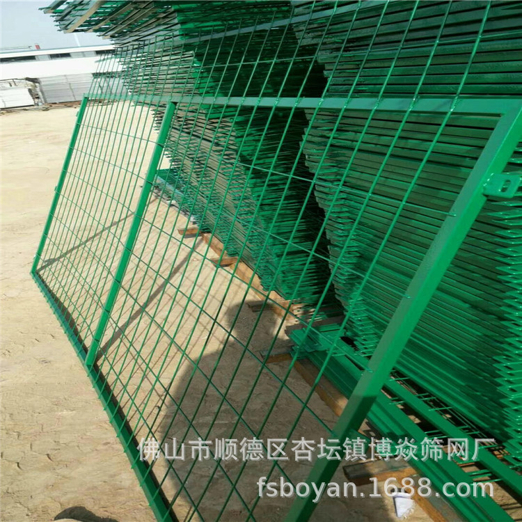 高速公路护栏网 绿化带隔离防爬浸塑铁丝网 圈地围栏网双边丝护栏