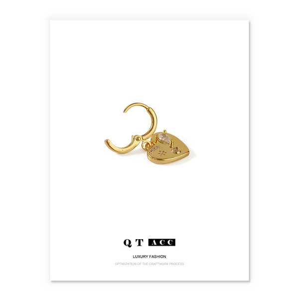 Brass cute elegant fashionable earrings with zircon heart shaped
