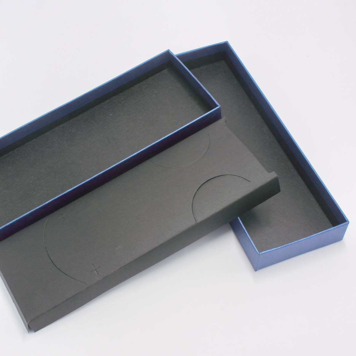 Caja de embalaje de corbata prefabricada del fabricante con tapa, cartón rectangular con caja de corbata dura de color rojo y negro puro, envío gratis