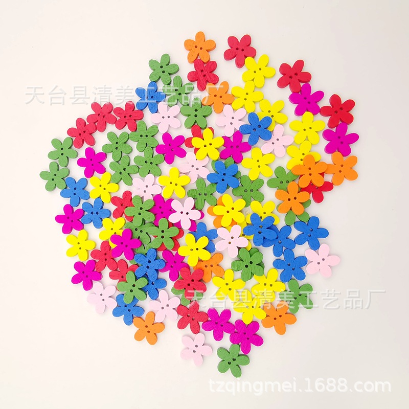 15/20mm madera colorido Plum Blossom botones en stock colorido europeo y americano pequeño Plum Blossom 50100/200 piezas un paquete