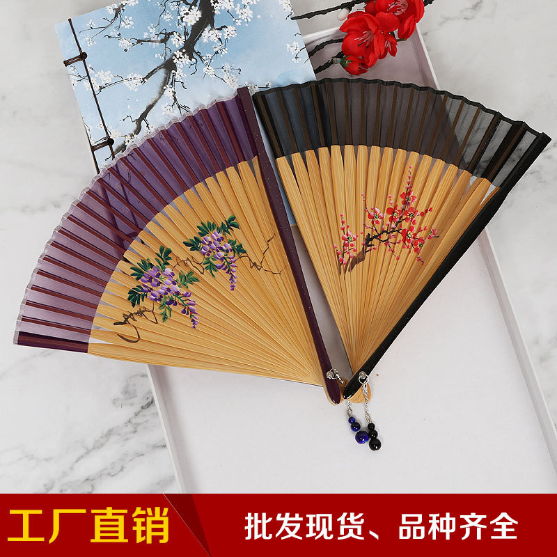Ventilador de hanfu al por mayor pulido nuevo ventilador de tela de seda pintado a mano Ventilador plegable de estilo chino al por mayor de fábrica estilo antiguo