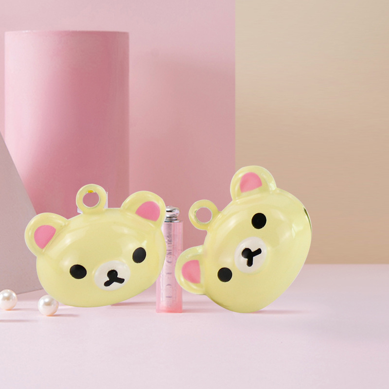 Suministros para mascotas Amazon nueva historieta mascota campana gato campana collar adornos mascota colgante al por mayor