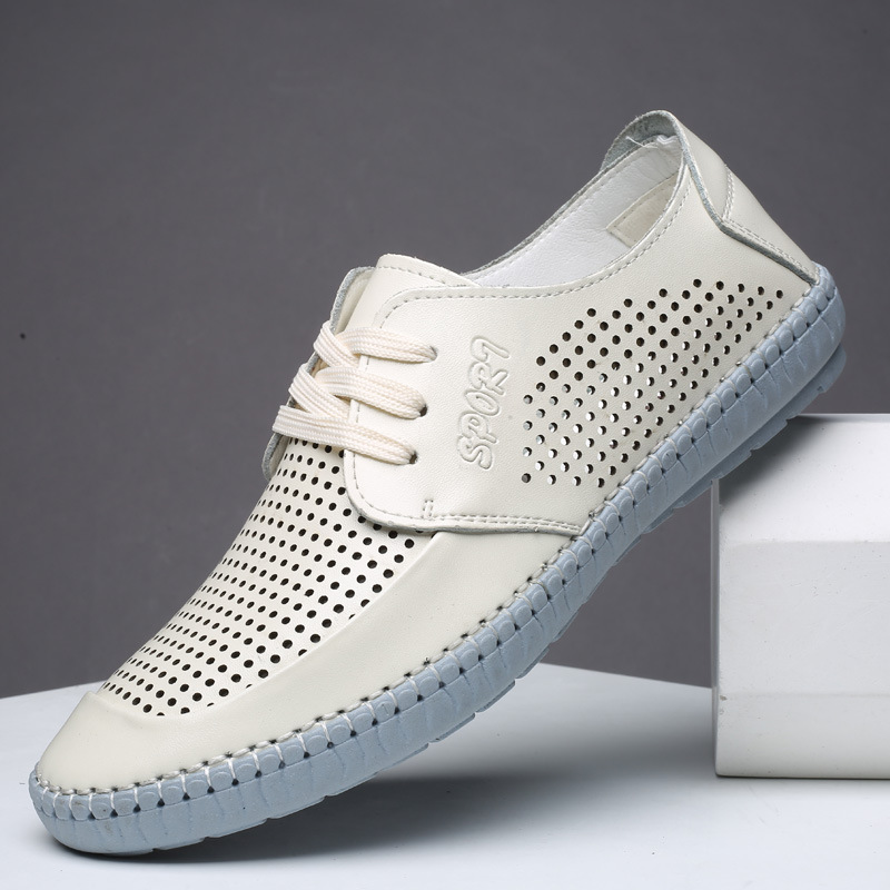 Las sandalias de los hombres del verano del cuero genuino respirables ocasionales del agujero ahuecan hacia fuera los zapatos de los hombres superficiales suaves inferiores suaves del papá blanco de mediana edad