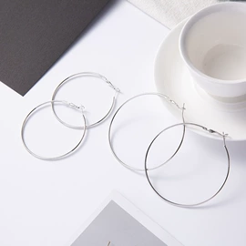 耳环;耳钉;耳坠