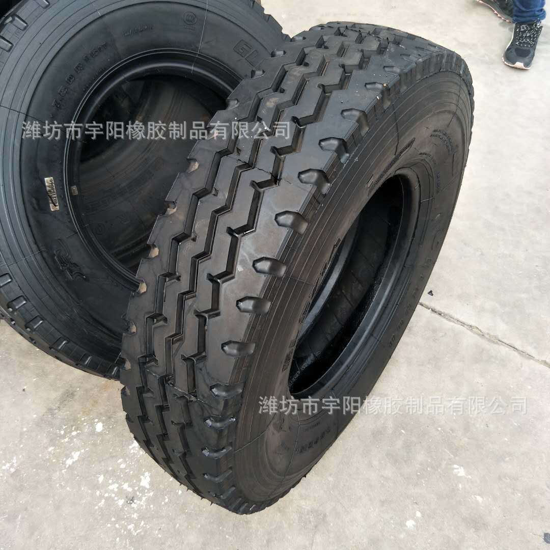 全钢载重子午胎 8.25R16 三线花纹轮胎