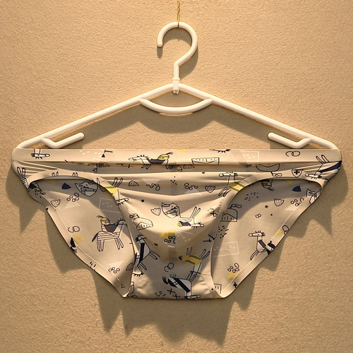 Men's underwear college student ice silk briefs underwear ice silk seamless underwear men's triangle art men's shorts