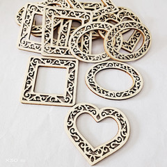DIY pure handmade supplementary original wood color heart laser cutting processing window flower picture frame accessories cartoon sticker pieces wood slices