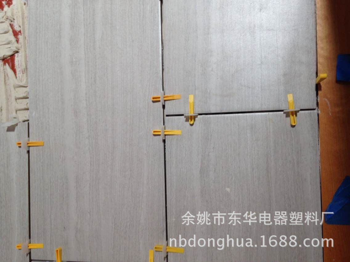 瓷砖找平器，瓷砖拉升器，tile spacer system，塑料插片