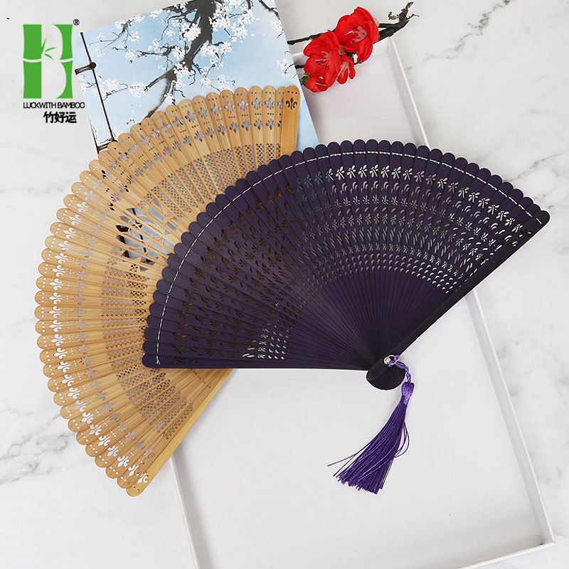 Estilo chino tallado hueco-hacia fuera de bambú ventilador de estilo japonés plegable ventilador portátil de estilo antiguo de las mujeres al por mayor ventilador de la danza