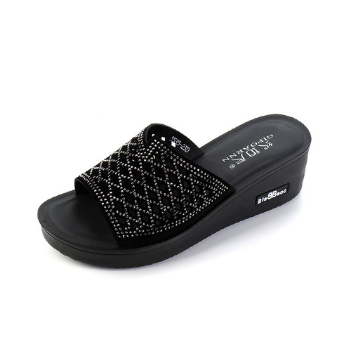 Mom's slippers for summer outer wear 2024 new non-slip fashion women's flat soft-soled middle-aged and elderly slippers