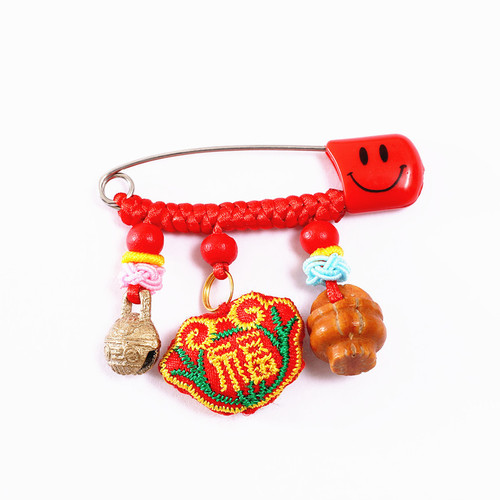 Baby suppresses shock to ensure safety, pig shock bones, dog teeth, peach basket safety pin, Dragon Boat Festival sachet, brooch, portable pendant