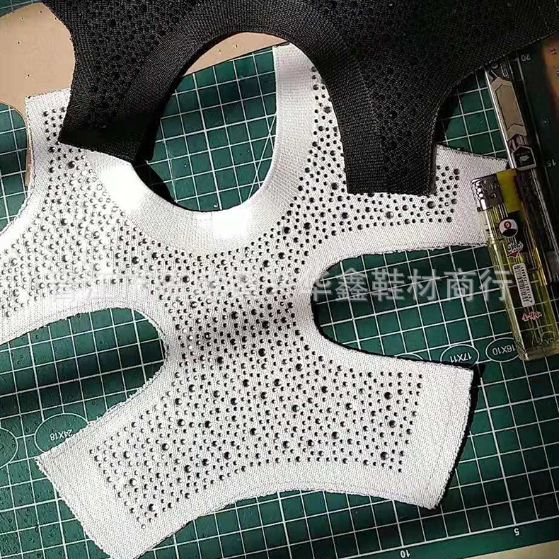 Fabricantes en stock verano flyknit sandalias Vamp rhinestone malla hueco transpirable casual alta elástico material del zapato Accesorios moda
