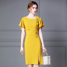 智丽法式小众连衣裙女2024新款彩色钉钻褶皱收腰显瘦黄色裙子礼服