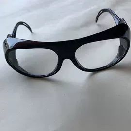 防冲击眼镜;焊工手套;防护面罩