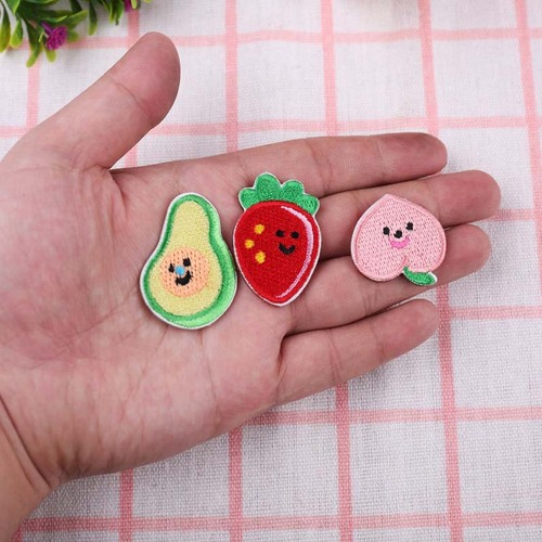 Embroidered patch with self-adhesive fruit and heart design, perfect for clothing decoration and embellishment.