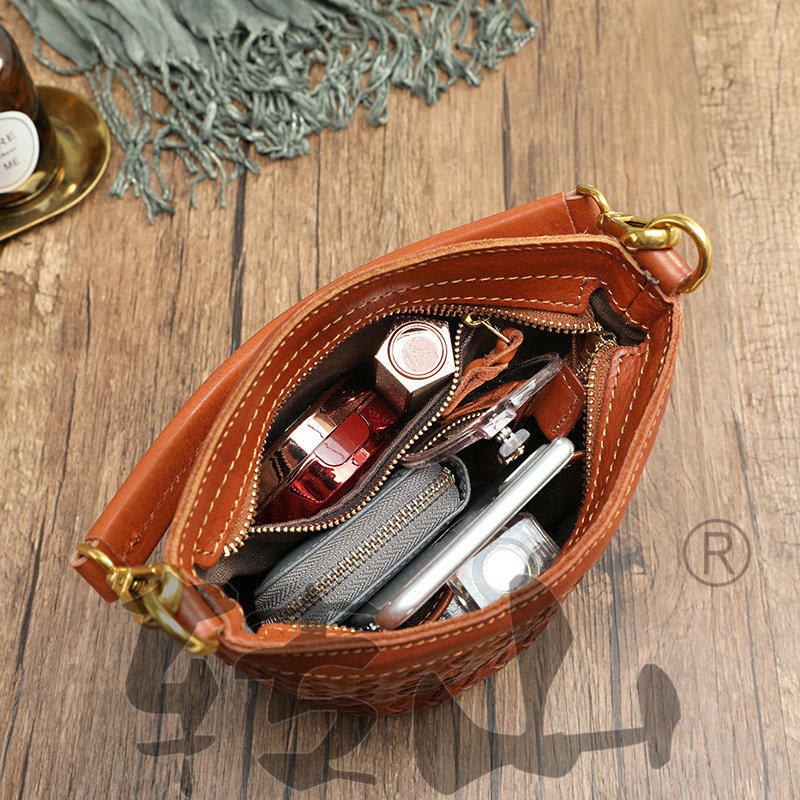 Hand-Woven Genuine Leather Women's Bag - Vegetable Tanned Cowhide, Washed And Waxed Vintage Crossbody Bag 21181 - Thumbnail 4