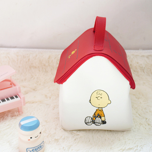 Japanese magazine appendix with the same Snoopy cartoon house shape storage bag large capacity toiletry bag cosmetic bag for women