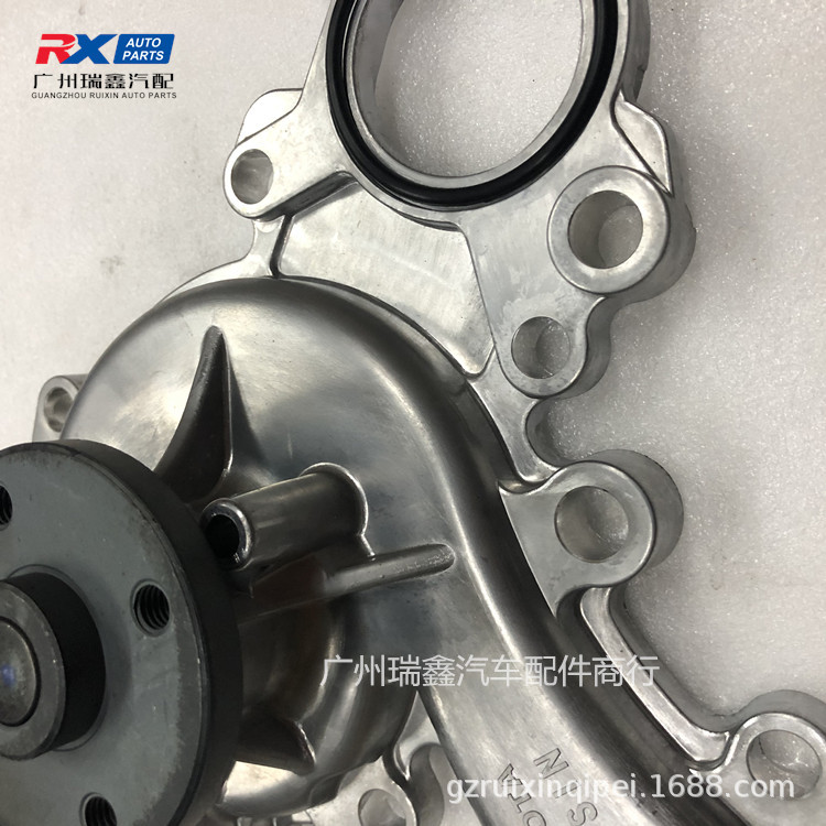Adecuado para Toyota landcooluze 5700 bomba de agua LS570 motor bomba de agua montaje 3UR16100-39496