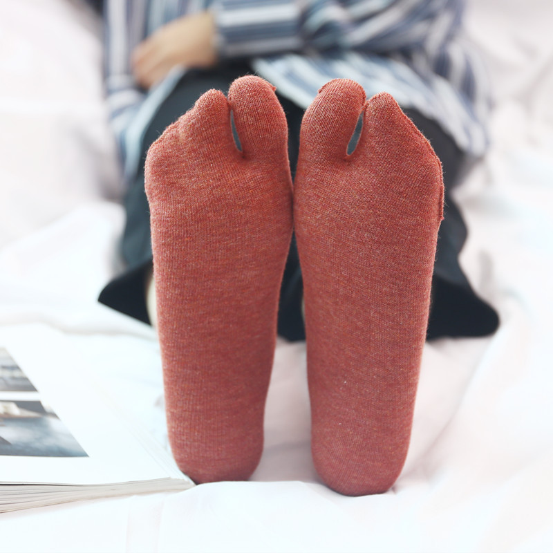 Calcetines de dos dedos de las mujeres de estilo japonés zuecos de dos dedos calcetines de verano Chanclas de Punta dividida Chanclas de corrección de 2 dientes calcetines de media pantorrilla hombres