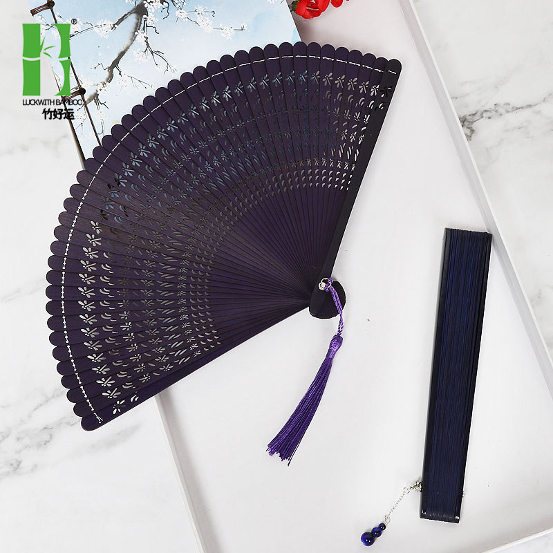 Estilo chino tallado hueco-hacia fuera de bambú ventilador de estilo japonés plegable ventilador portátil de estilo antiguo de las mujeres al por mayor ventilador de la danza