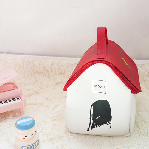 Japanese magazine appendix with the same Snoopy cartoon house shape storage bag large capacity toiletry bag cosmetic bag for women