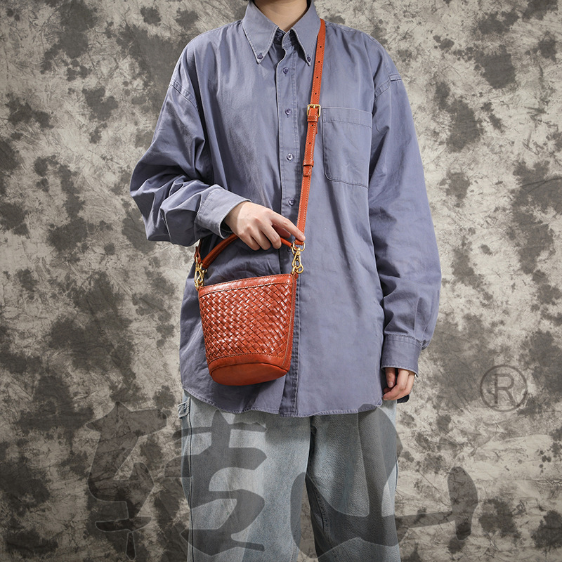 Hand-Woven Genuine Leather Women's Bag - Vegetable Tanned Cowhide, Washed And Waxed Vintage Crossbody Bag 21181 - Thumbnail 2