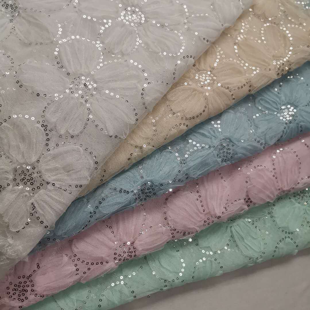 热销款~多色现货密40眼网纱底布太阳花钩花绣片 仙美款裙装等面料