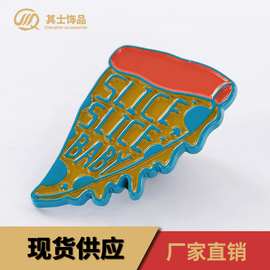 2020新款 工厂现货供应  披萨滴胶 胸针饰品 带英文字母配件饰品