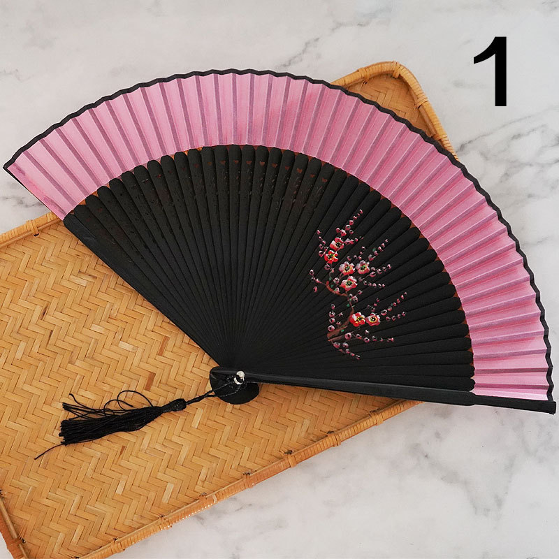 Ventilador de cara de seda Hanfu rojo al por mayor ventilador plegable de bambú japonés de estilo antiguo chino ventilador de seda de ciruela pintado a mano ventilador de danza Retro