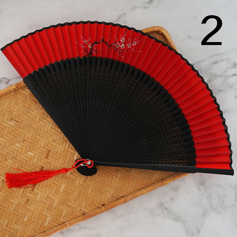 Ventilador de cara de seda Hanfu rojo al por mayor ventilador plegable de bambú japonés de estilo antiguo chino ventilador de seda de ciruela pintado a mano ventilador de danza Retro