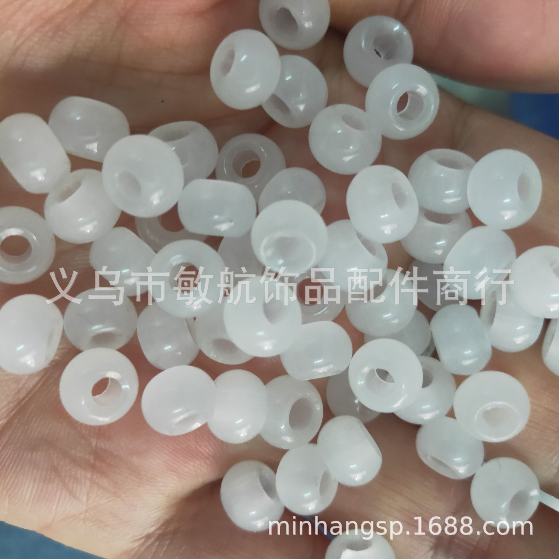 仿新疆和田玉玻璃白玉大孔6*8光面扁圆孔径3MM穿粗神中国结配饰