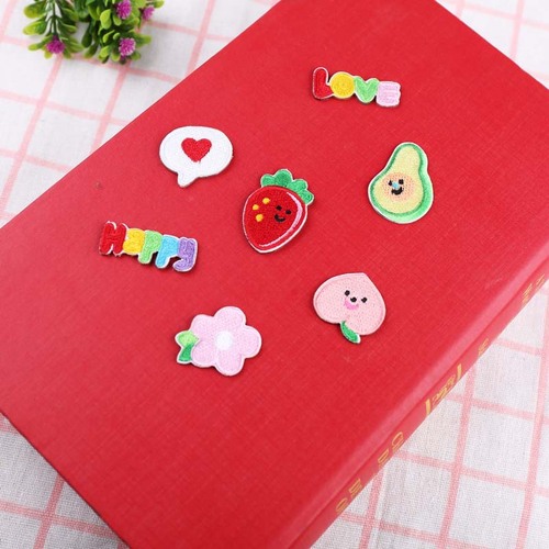 Embroidered patch with self-adhesive fruit and heart design, perfect for clothing decoration and embellishment.