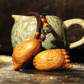 越南黄花梨知足常乐手把件  红木文玩 木雕脚把玩件 创意礼品