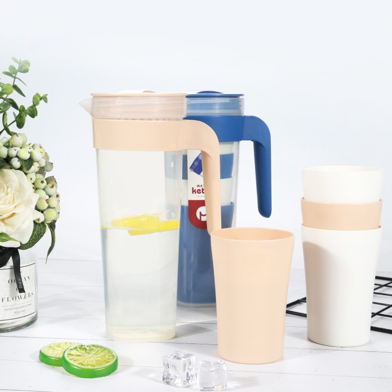 Hogar al aire libre picnic una olla cuatro tazas de mano de plástico botella de agua fría traje sellado botella de agua fría con colador