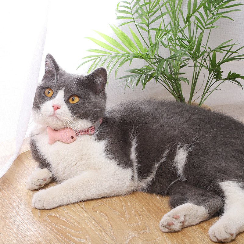 Z spot al por mayor collar de estilo japonés joyería collar de gato relleno de algodón bordado a cuadros escoceses collar de gato de pez pequeño