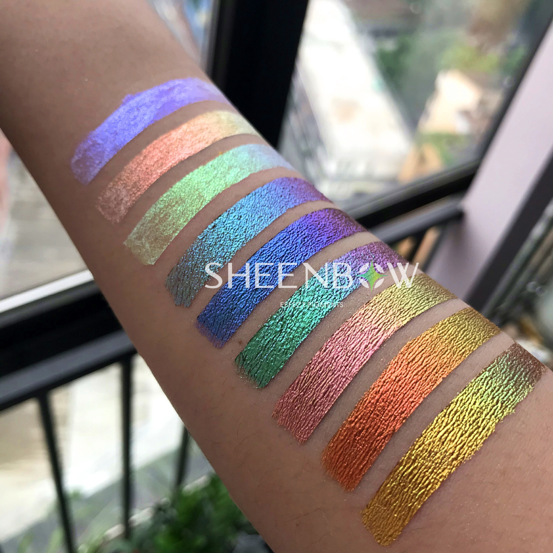 鑫铂金属偏光变色龙眼影盘口红欧美彩妆珠光粉原料厂家