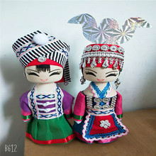 少数民族木头娃娃 手工民族风情人偶 木制工艺品摆件苗族娃娃批发