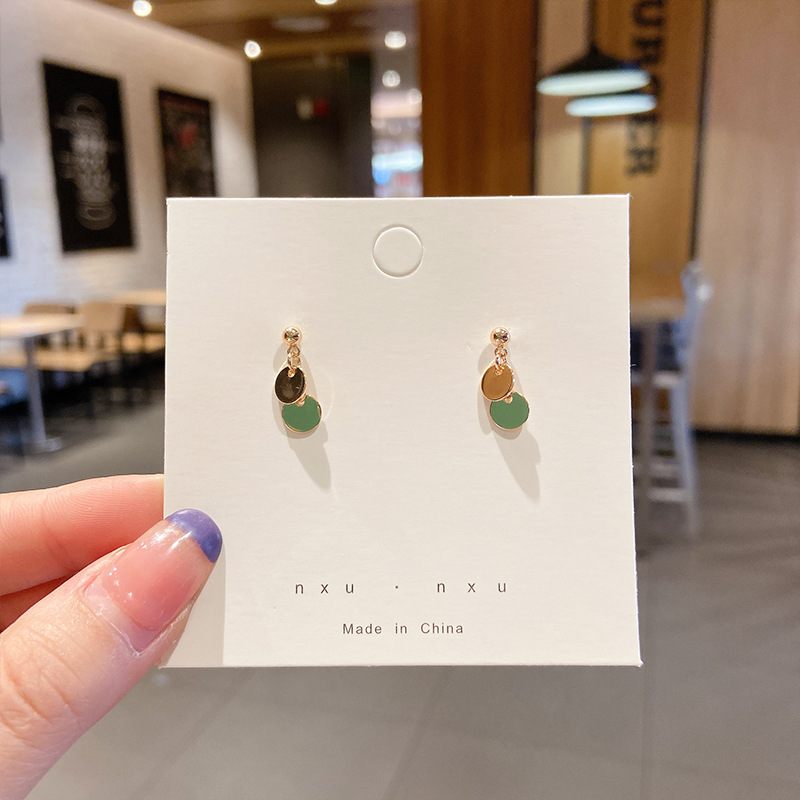 Pendientes exagerados retro estilo ins Pendientes coreanos de estilo caliente para mujer Pendientes nuevos de estilo frío estilo coreano para mujer Pendientes europeos y americanos