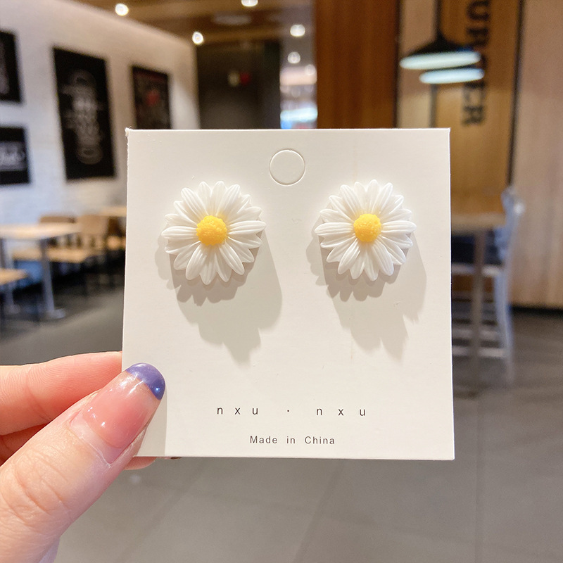 Pendientes exagerados retro estilo ins Pendientes coreanos de estilo caliente para mujer Pendientes nuevos de estilo frío estilo coreano para mujer Pendientes europeos y americanos