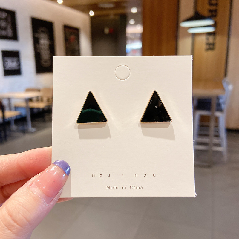 Pendientes exagerados retro estilo ins Pendientes coreanos de estilo caliente para mujer Pendientes nuevos de estilo frío estilo coreano para mujer Pendientes europeos y americanos