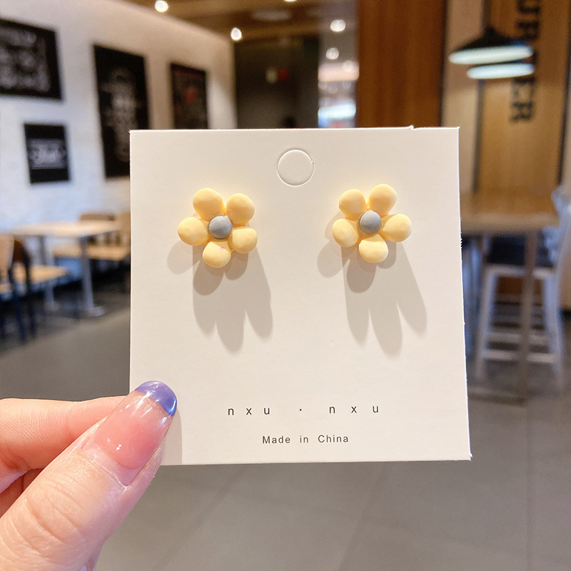 Pendientes exagerados retro estilo ins Pendientes coreanos de estilo caliente para mujer Pendientes nuevos de estilo frío estilo coreano para mujer Pendientes europeos y americanos