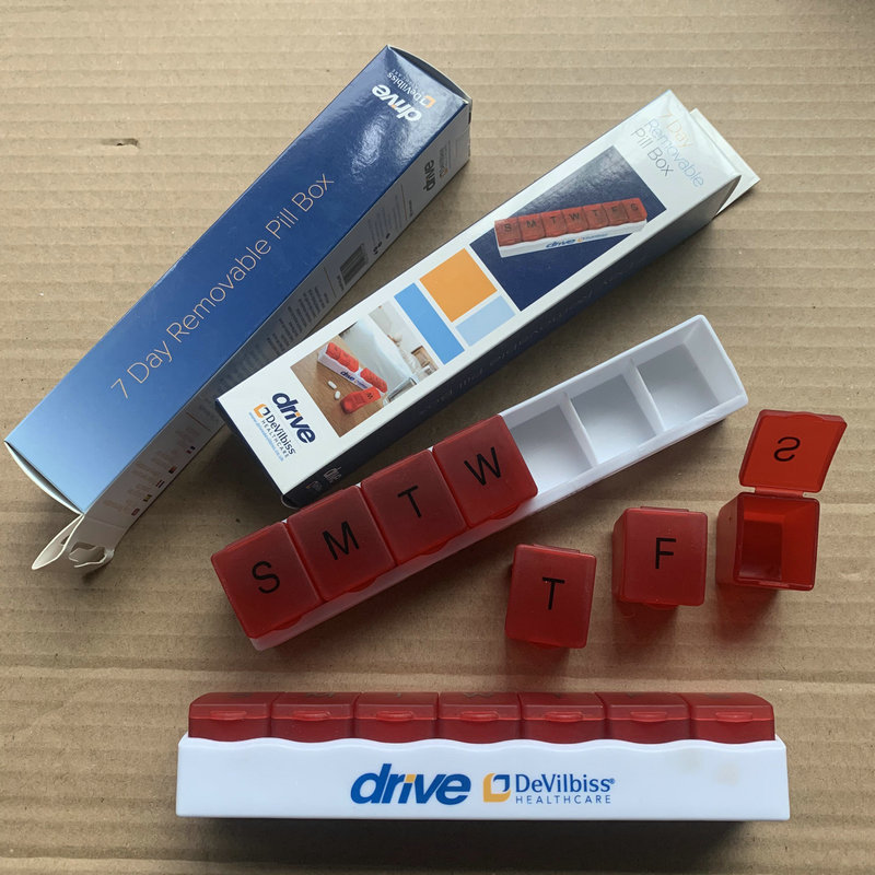热销美国市场 带底座一周药盒 带托盘一星期药盒 7格带托盘药盒