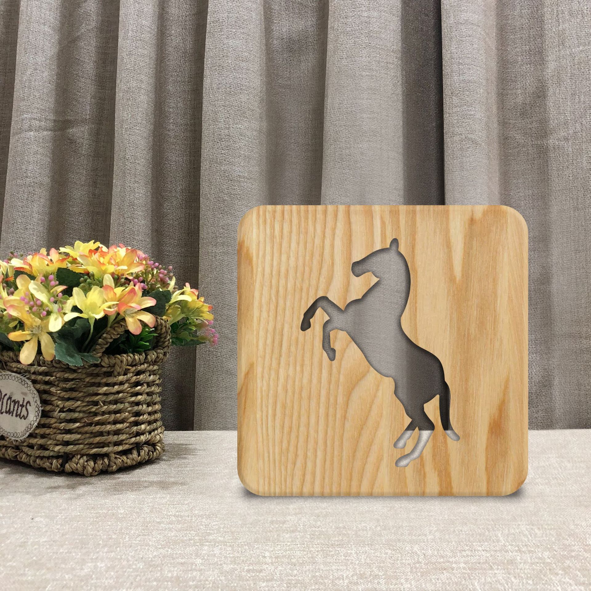 Lámpara de mesa de madera con forma de caballo, luz nocturna decorativa.