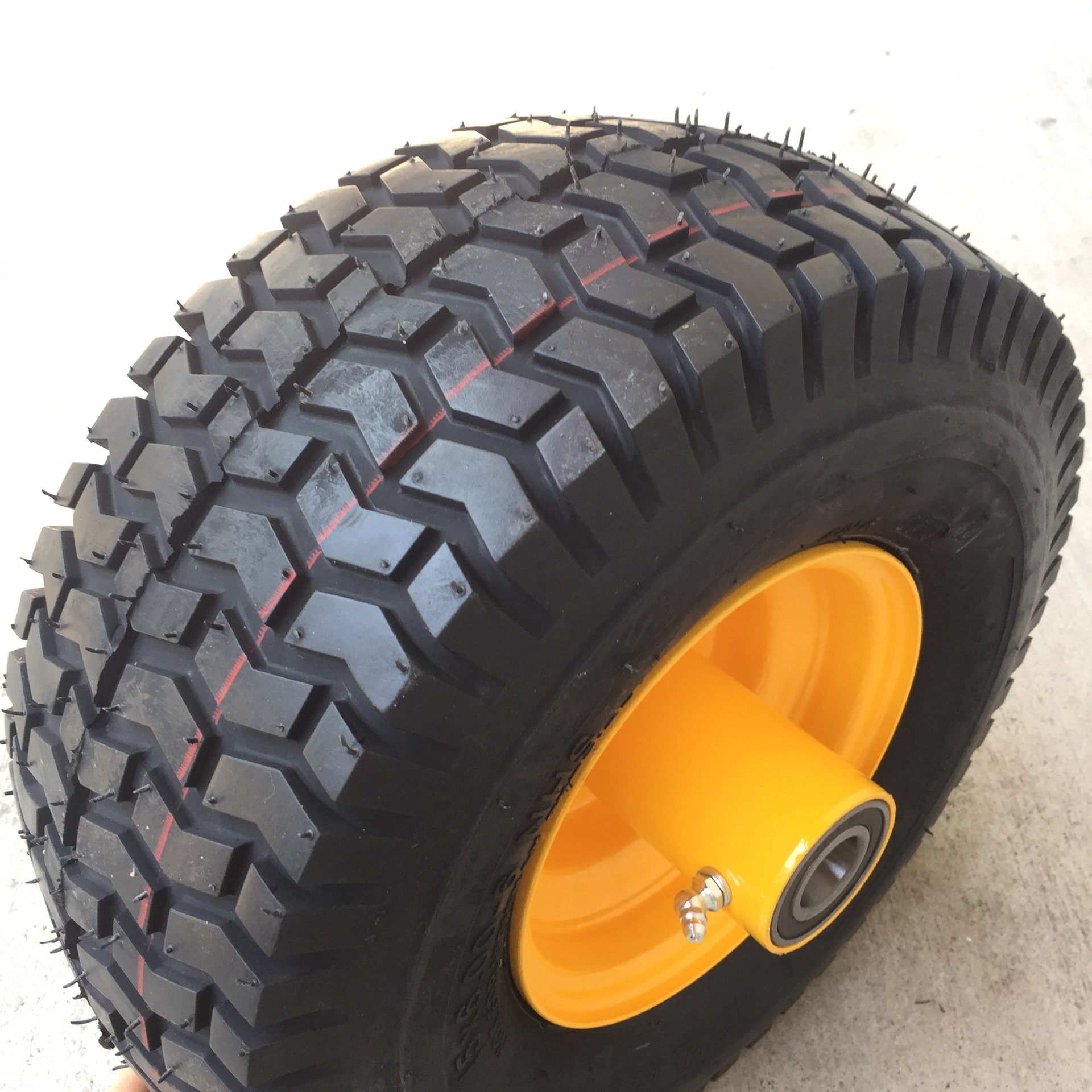 Neumático l cortacésped 15x6,00-6 rueda 15*6,00-6 con el eje