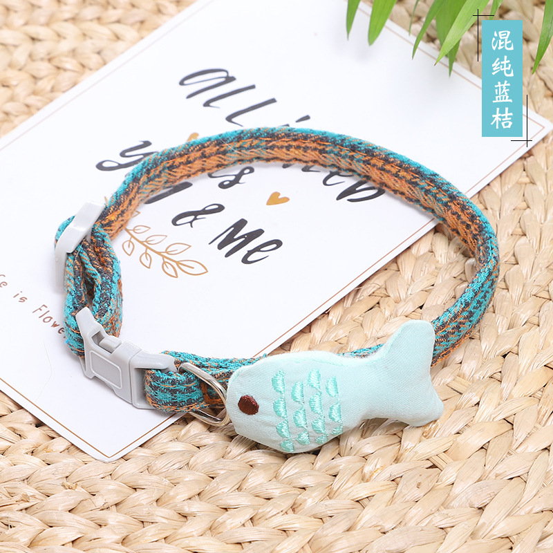 Fabricantes de collar de mascotas Z al por mayor lleno de algodón escocés cuadrado bordado pequeño pez ajustable perros y gatos collar universal