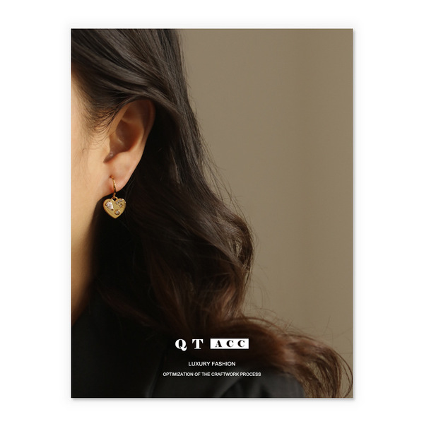Brass cute elegant fashionable earrings with zircon heart shaped